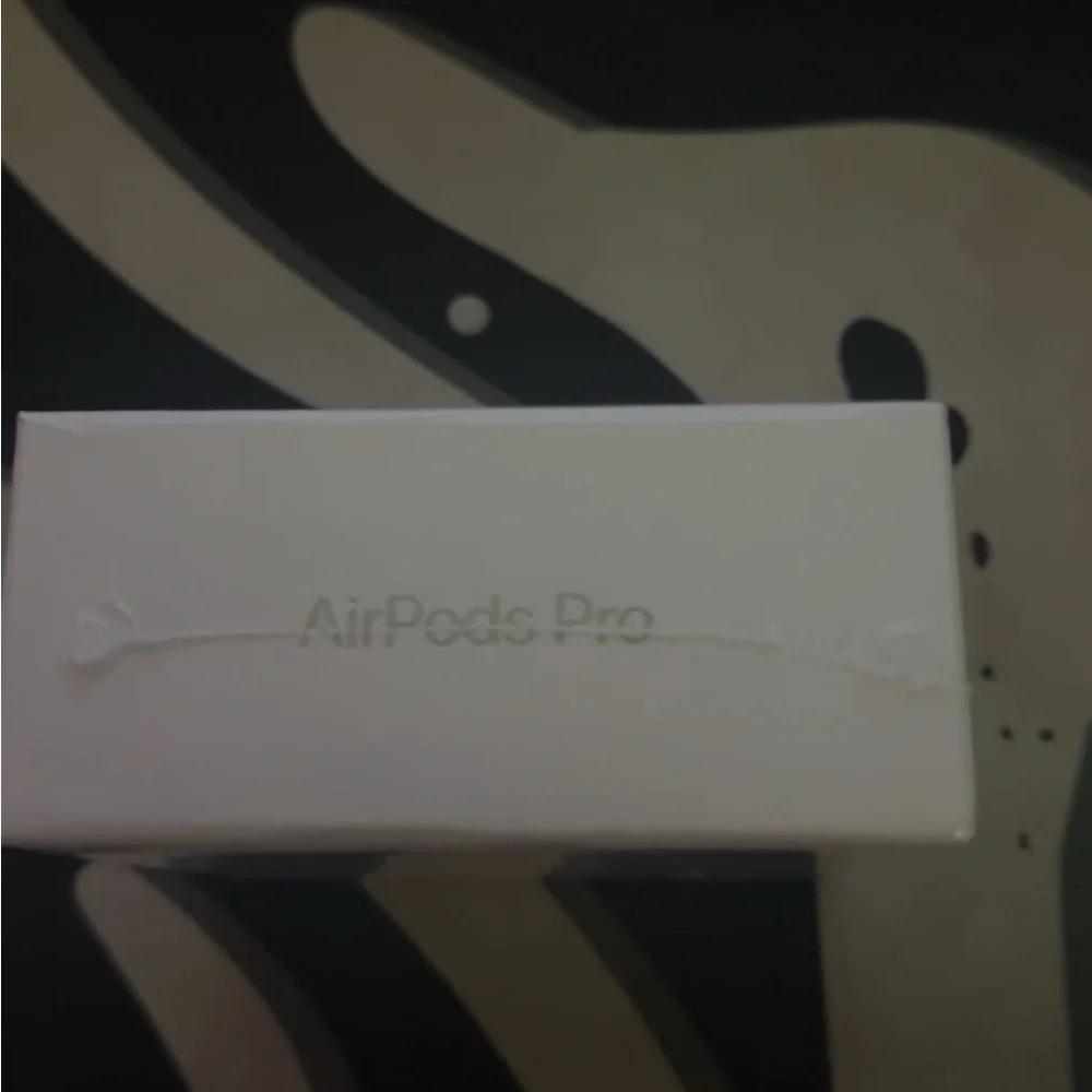 Apple AirPods Pro with MagSafe Charging Case